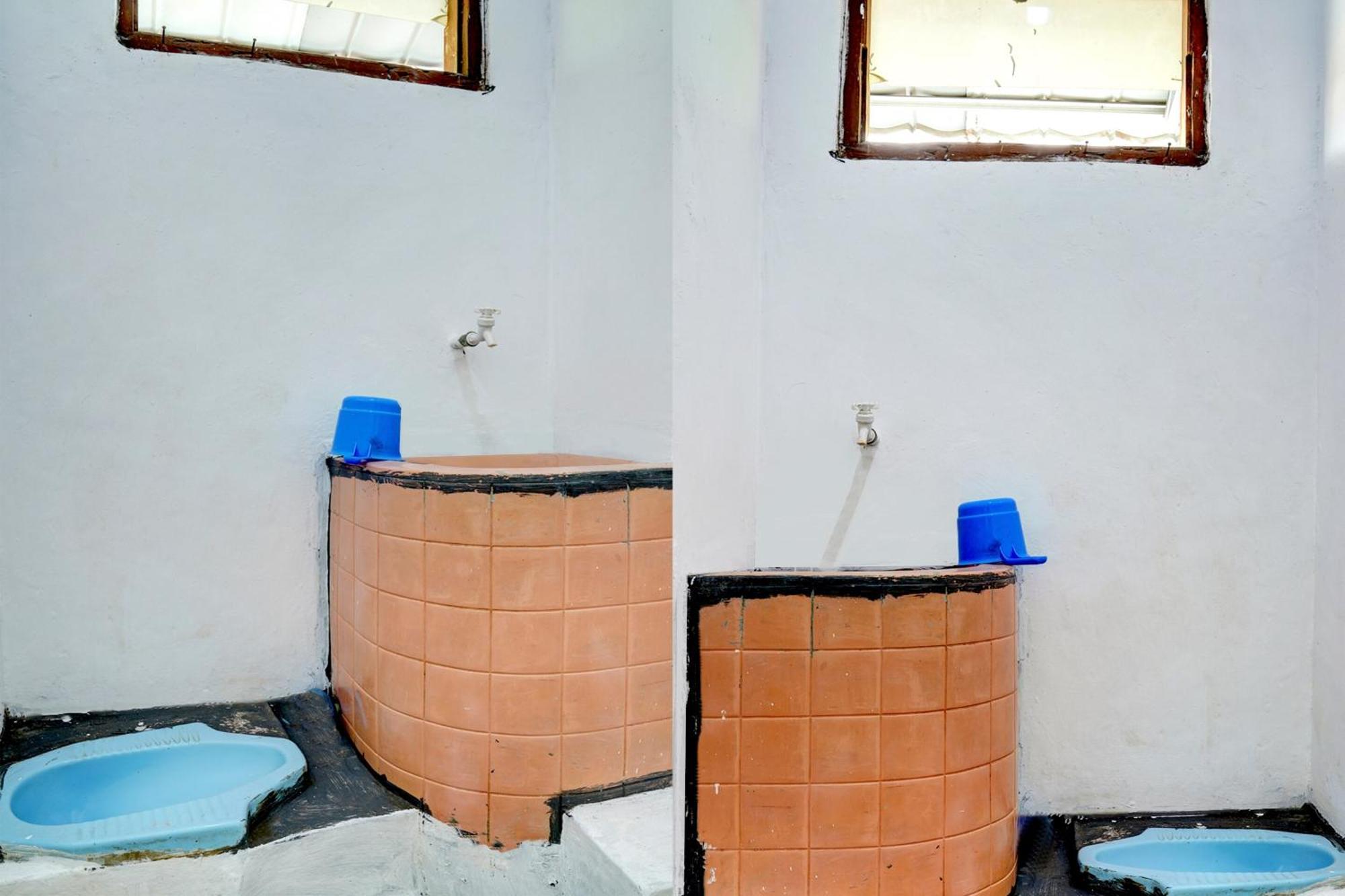 Spot On 92856 Home Stay Syariah Aom Kusman Сукабуми Экстерьер фото